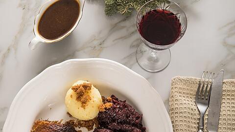 Zur Gans passt ein fruchtiger Rotwein, aber auch Weißburgunder.