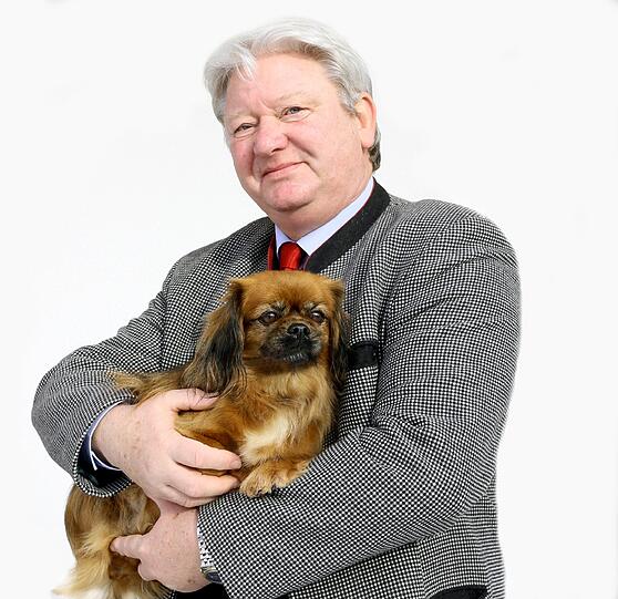 Kurt Perlinger, Tierschutzverein-Chef: &bdquo;Die fünf Ringe sind leider mehr zum Symbol dafür geworden, dass hier wirtschaftliche Interessen des IOC, der austragenden Städte und der diese Spiele unterstützenden Wirtschaft im Vordergrund stehen. Nicht die Jugend und die Sportler der Welt vereinigt sich unter diesem Symbol, sondern der Adel des Geldes.&ldquo;