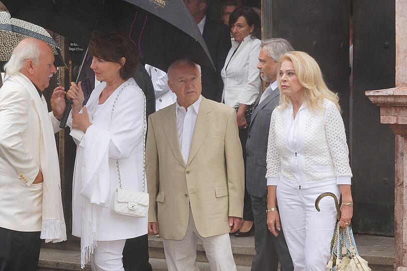 Schauspielerin Julia Kent nach der Trauerfeier