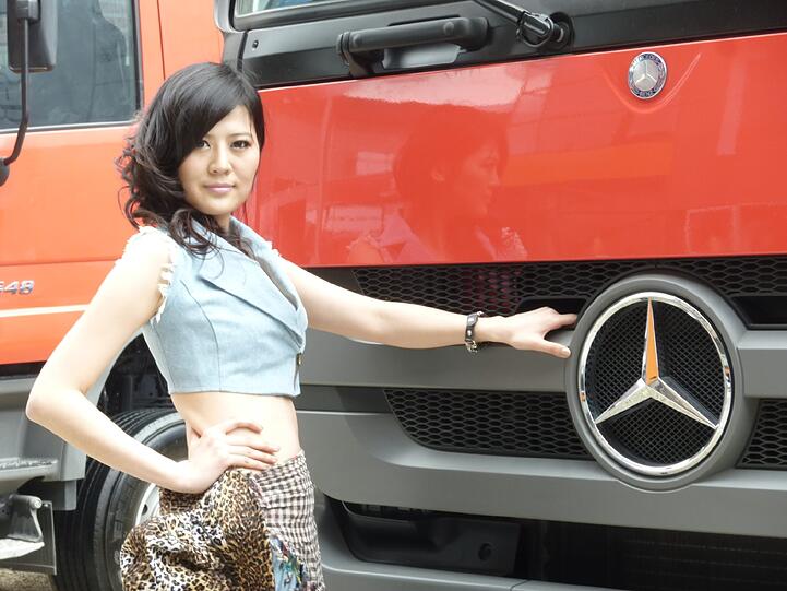 Girls, Girls, Girls: Die schönsten Seiten der Automesse - Auto & Verkehr - Abendzeitung München