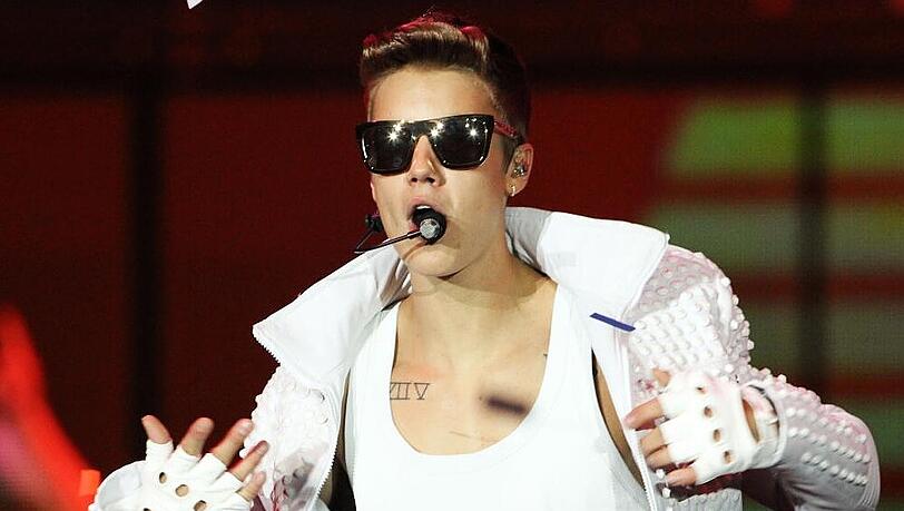 Weißer Ferrari, weißes Unterhemd: Justin Bieber Weißer Ferrari, weißes Unterhemd: Justin Bieber