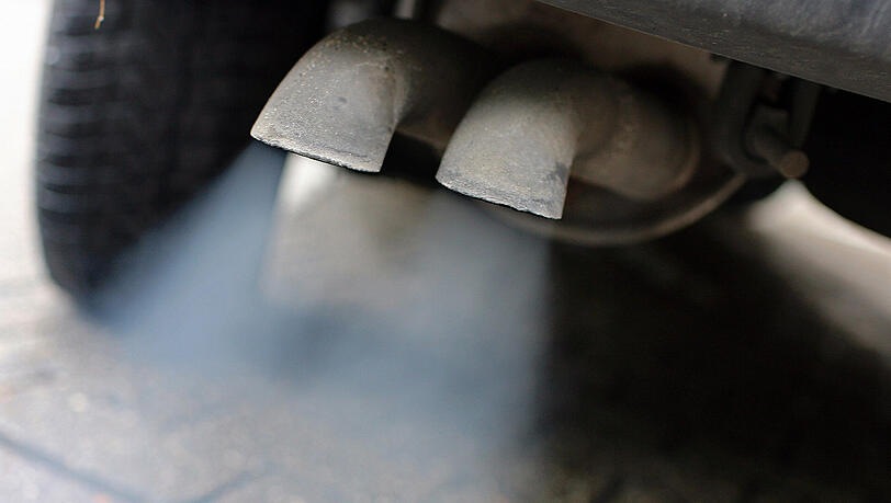 Nach Ansicht der Grünen sollte es bei Folgeschäden eine "angemessene" Entschädigungen für Besitzer betroffener Diesel-Autos geben. Nach Ansicht der Grünen sollte es bei Folgeschäden eine "angemessene" Entschädigungen für Besitzer betroffener Diesel-Autos geben.