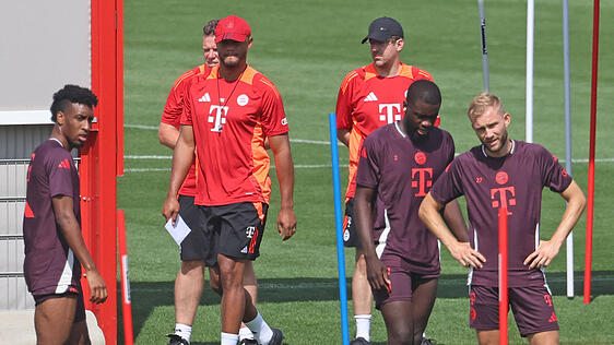 Stellt das Spiel des FC Bayern um: Cheftrainer Vincent Kompany.