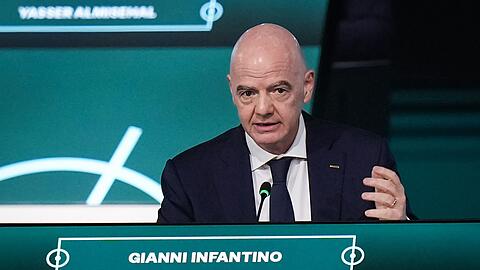 Wird jetzt auch von Fan-Vereinigungen massiv angegangen: Gianni Infantino. (Archivbild)