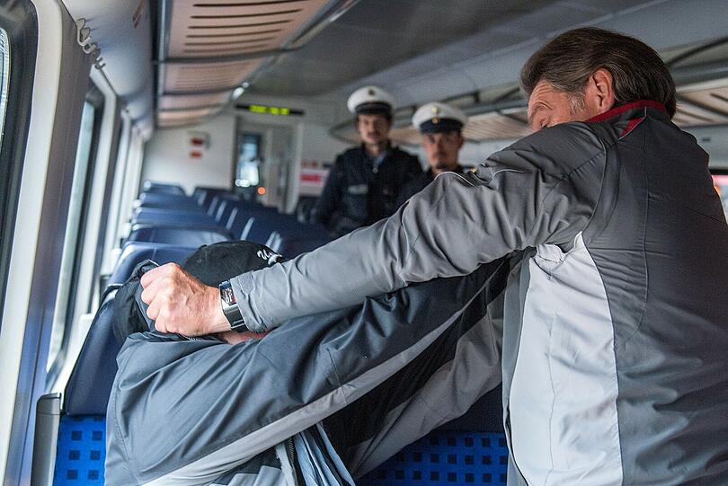 Randale im Zug: Die Bundespolizei ermittelt gegen einen 20-jährigen Mühldorfer (Symbolbild).