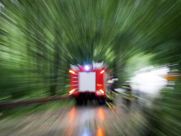 Ein Einsatzwagen der Feuerwehr. Foto: Friso Gentsch/dpa/Symbolbild