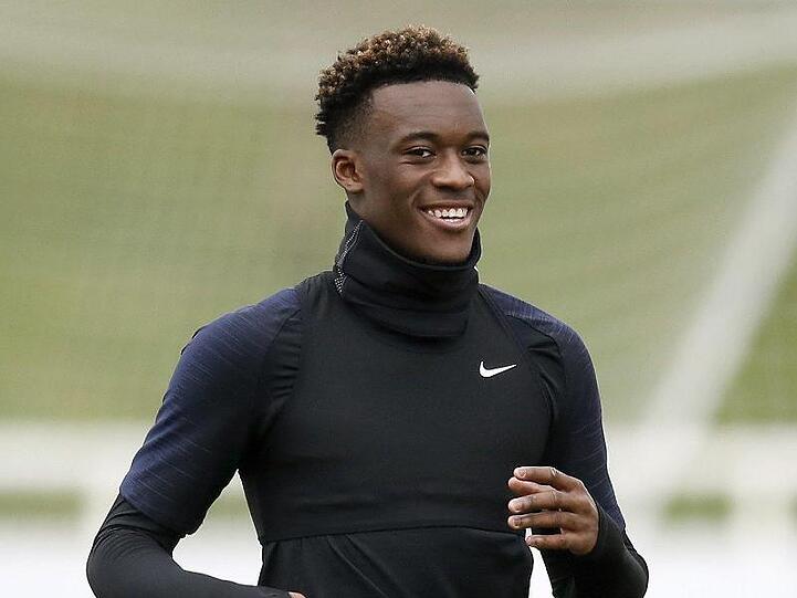 Callum Hudson-Odoi lächelt während des Trainings. Foto: Martin Rickett/PA Wire/dpa/Archivbild