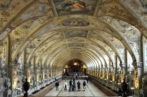 Schier endlose Pracht: Herzog Albrecht V. ließ das Antiquarium erbauen - um seine Sammlung römischer Kaiserbüsten perfekt zu präsentieren.