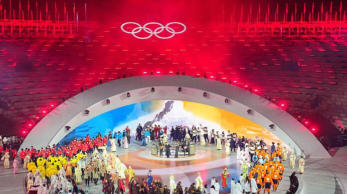 Auch die Schlussfeier der Olympischen Winterspiele geriet bunt. Auch die Schlussfeier der Olympischen Winterspiele geriet bunt.