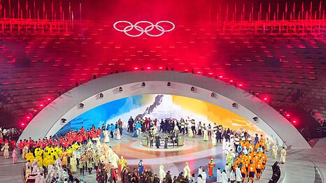 Auch die Schlussfeier der Olympischen Winterspiele geriet bunt.