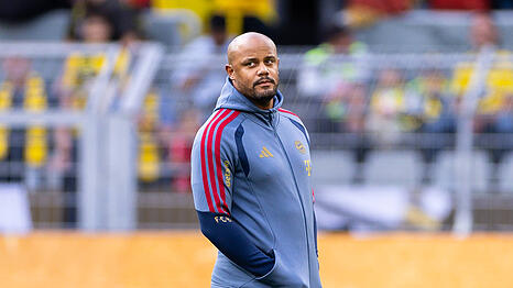 Beorderte Nathaniel Brown im Supercup gegen den BVB auf die Zehn: Bayern-Trainer Vincent Kompany.