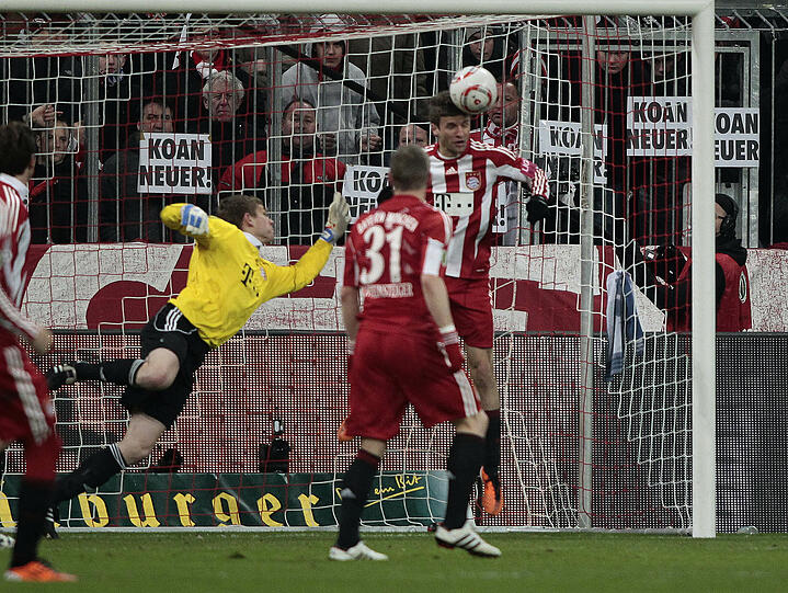 THOMAS KRAFT: Kaum geprüft, machtlos beim Gegentor. Frustrierender Abend, auch wenn die Bayern-Fans ihn permanent feierten. Note 3