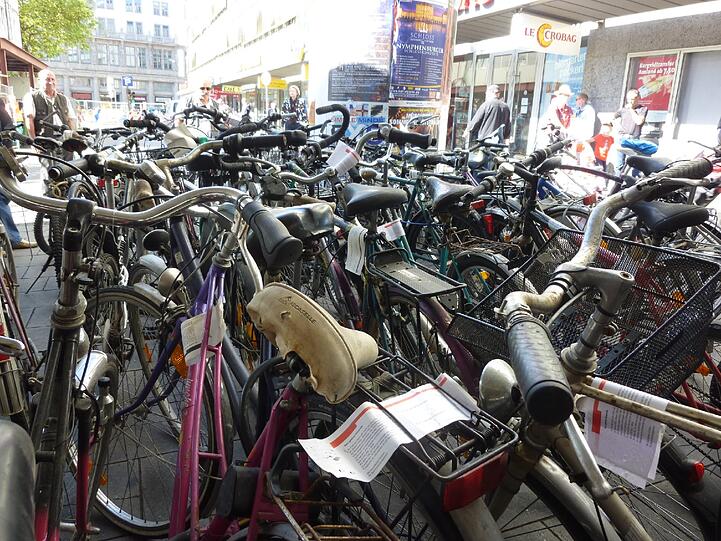 Die Bahn räumt auf: Am Hauptbahnhof werden alle Schrotträder eingesammelt.