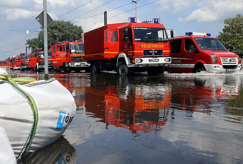 So hoch stand das Wasser der Elbe in Magdeburg noch nie &ndash; und es soll noch weiter steigen. Die Rettungskräfte verteidigen die Deiche auf einer Länge von 20 Kilometern. Wie lange das noch glückt, ist unklar. Die Bilder aus dem überfluteten Magdeburg.
