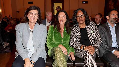 Landtagspräsidentin Ilse Aigner mit Schauspielerin Christine Neubauer und Freund José Campos