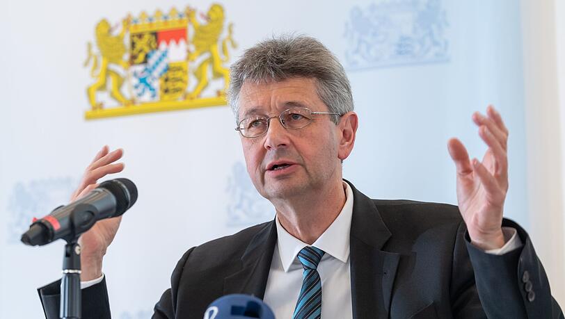 Nach dem Willen Piazolos sollten Lehrer den Lehrermangel mit Mehrarbeit auffangen. Nach dem Willen Piazolos sollten Lehrer den Lehrermangel mit Mehrarbeit auffangen.
