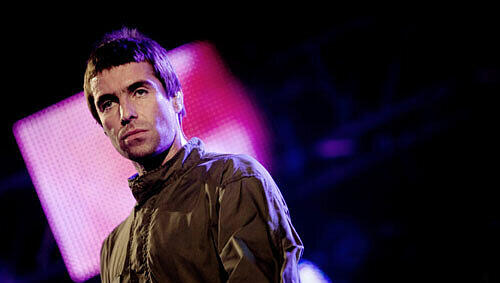 Alles, was Liam Gallagher selbst gerne tragen würde, entwirft er seit 2009 in seinem eigenen Modelabel "Pretty Green" - vor allem T-Shirts mit coolen Prints. Alles, was Liam Gallagher selbst gerne tragen würde, entwirft er seit 2009 in seinem eigenen Modelabel "Pretty Green" - vor allem T-Shirts mit coolen Prints.