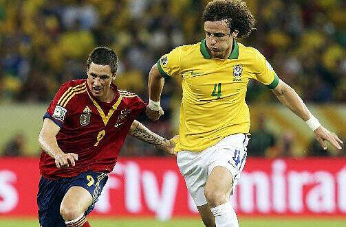 Mit Chelsea 2012 Champions-League-Sieger, mit Brasilien Confed-Cup-Gewinner: David Luiz (r.).