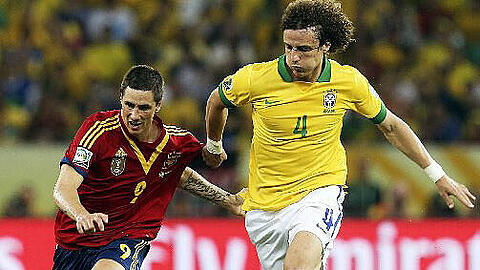 Mit Chelsea 2012 Champions-League-Sieger, mit Brasilien Confed-Cup-Gewinner: David Luiz (r.).