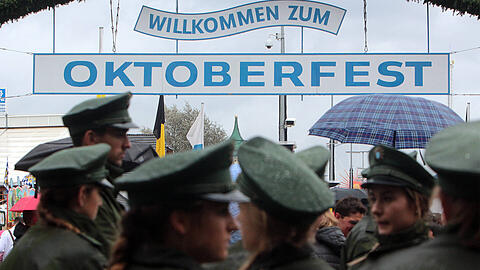 Viele Besucher am Wochenende und am Brückentag bedeuten gleichzeitig viele Einsätze für die Polizei. (Symbolbild)