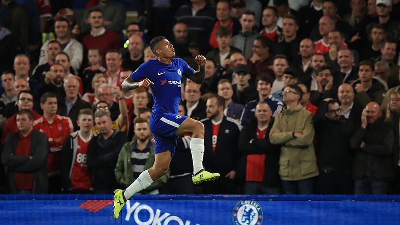 Der Mittelfeldspieler Kenedy steht beim FC Chelsea noch bis 2020 unter Vertrag. Zurzeit ist er an Newcastle United ausgeliehen.