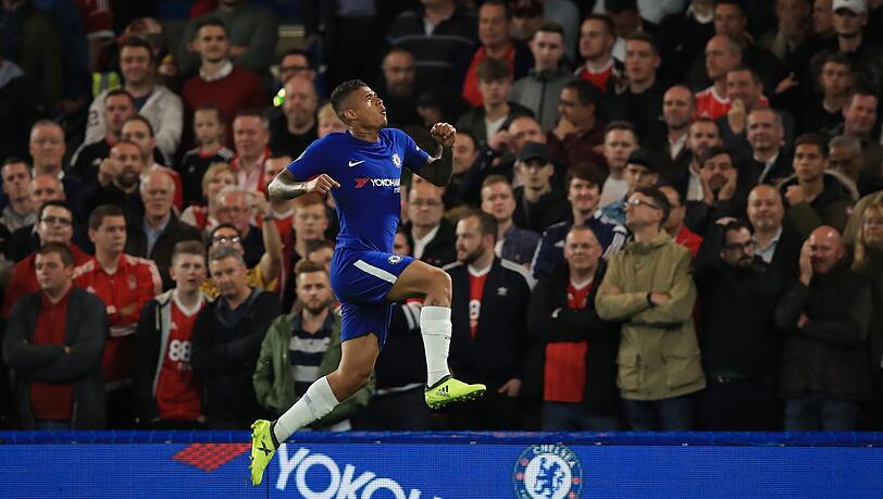Der Mittelfeldspieler Kenedy steht beim FC Chelsea noch bis 2020 unter Vertrag. Zurzeit ist er an Newcastle United ausgeliehen. Der Mittelfeldspieler Kenedy steht beim FC Chelsea noch bis 2020 unter Vertrag. Zurzeit ist er an Newcastle United ausgeliehen.