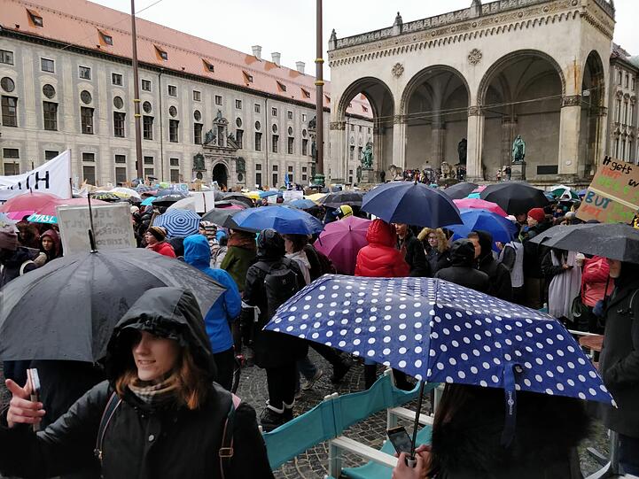 Rund 10.000 Schüler demonstrierten am Freitag (15. März) in München für einen bessere Klimapolitik.