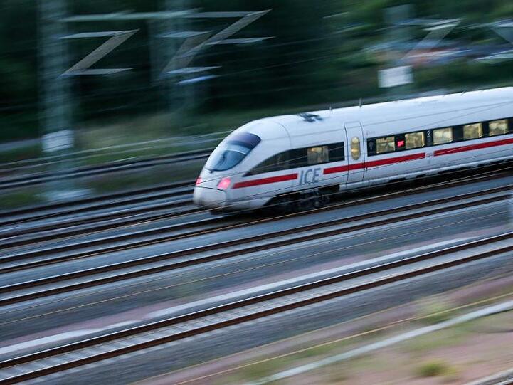 Grund für die Ausfälle der Züge waren oft technische Störungen oder blockierte Strecken nach Unwettern.
