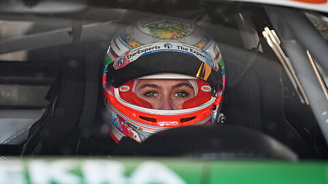 Augen auf bei der Berufswahl: Mit dem Motorsport hat sich Sophia Flörsch eine von Männern dominierte Branche ausgesucht. Doch die 20-Jährige hat sich auch in der DTM bisher gut geschlagen.