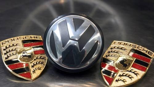 Klein schluckt groß: Porsche will VW künftig beherrschen. Kritiker argwöhnen jedoch, der Sportwagenbauer möchte mit dem Kauf von VW-Aktien einen Reibach machen.Foto: dpa Klein schluckt groß: Porsche will VW künftig beherrschen. Kritiker argwöhnen jedoch, der Sportwagenbauer möchte mit dem Kauf von VW-Aktien einen Reibach machen.Foto: dpa