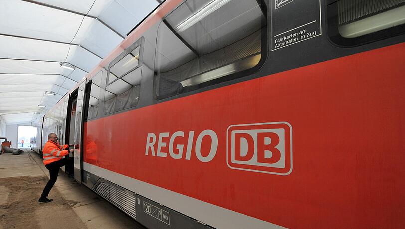 Der Zwischenfall ereignete sich am Dienstag in einem Regionalzug. (Symbolbild) Der Zwischenfall ereignete sich am Dienstag in einem Regionalzug. (Symbolbild)