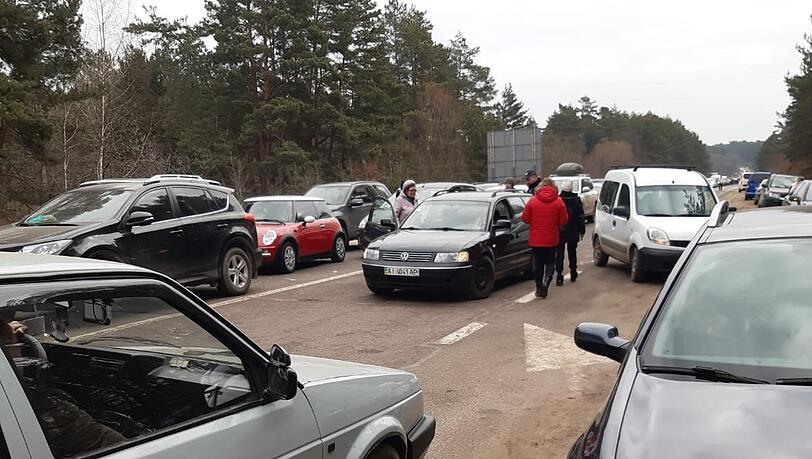 26. Februar: Nichts geht mehr, vor der Grenze zu Polen ist Chaos. 26. Februar: Nichts geht mehr, vor der Grenze zu Polen ist Chaos.