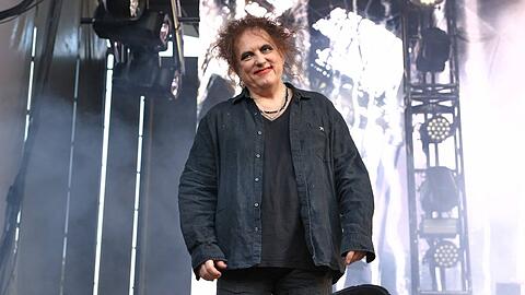The-Cure-Sänger Robert Smith kritisiert die bevorstehende Halbzeitshow bei der Fußball-WM. The-Cure-Sänger Robert Smith kritisiert die bevorstehende Halbzeitshow bei der Fußball-WM.
