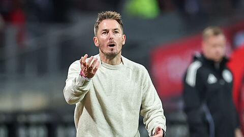 VfL-Trainer Strobl hat Redebedarf nach dieser Partie.