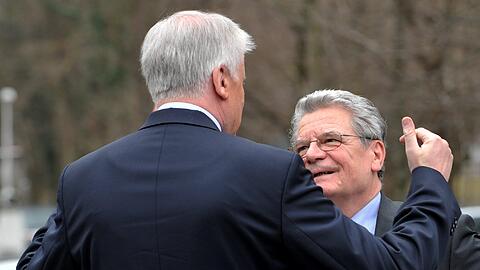 Der künftige Bundespräsident Joachim Gauck zu Besuch bei der CSU in München - die Bilder.