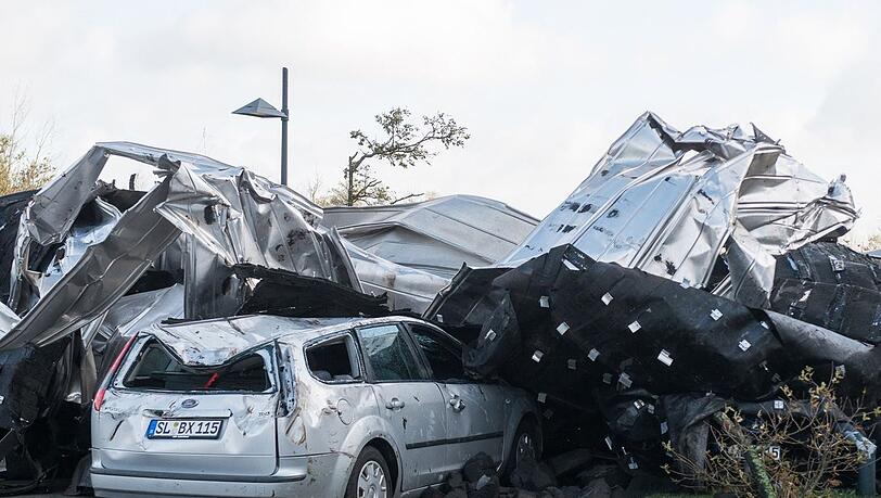So sah es am 29.10.2013 in Flensburg (Schleswig-Holstein) am Tag nach Orkantief "Christian" aus. So sah es am 29.10.2013 in Flensburg (Schleswig-Holstein) am Tag nach Orkantief "Christian" aus.