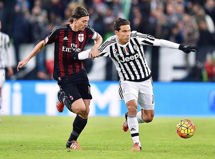 ...Der Brasilianer muss Dybala ersetzen, dessen Ausfall für Juve sehr schwer wiegt, weil der zuletzt toll in Form war. Für seine Position ist Hernanes auch nicht torgefährlich genug.&ldquo; Stand: 8:2 für Bayern