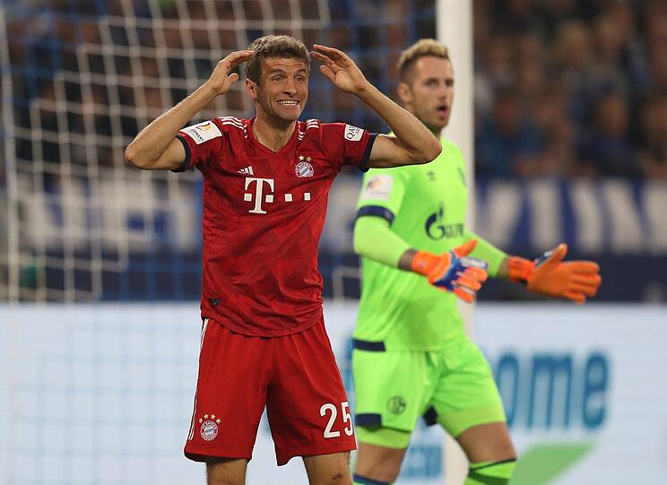 THOMAS MÜLLER, NOTE 3: Erste Chance in Minute 6: Verballerte &ndash; drüber. In Lissabon erst spät eingewechselt, auf Schalke war er der Mittelfeld-Arbeiter der Bayern. Viele Zweikämpfe, viel Klein-Klein, auch in der Defensive. Vermüllerte ein Anspiel auf Lewandowski.