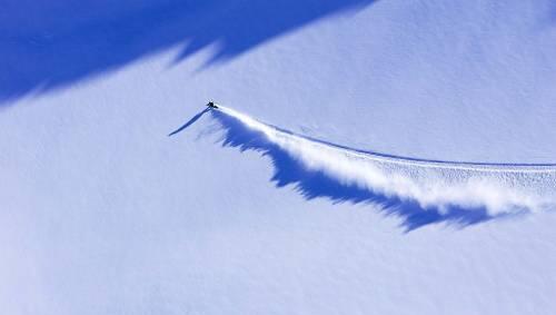 Atemberaubende Bilder von Extremsportlern, die im totalen Einklang mit einer faszinierenden Natur stehen. Atemberaubende Bilder von Extremsportlern, die im totalen Einklang mit einer faszinierenden Natur stehen.