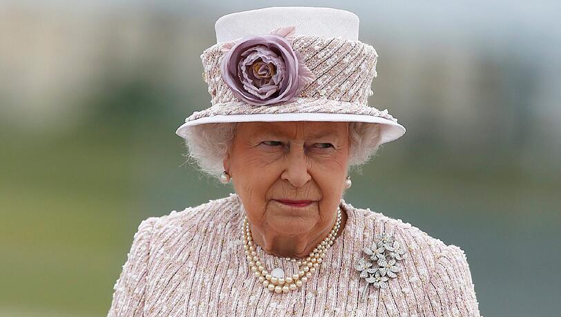 Die kanadische Monarchie ist Teil des Commonwealth und Queen Elizabeth II ist auch das Staatsoberhaupt der Kanadier. Die kanadische Monarchie ist Teil des Commonwealth und Queen Elizabeth II ist auch das Staatsoberhaupt der Kanadier.