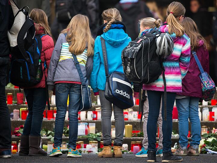 Nach dem Absturz der Germanwings-Maschine in Frankreich: Schüler trauern in Haltern um ihre toten Freunde