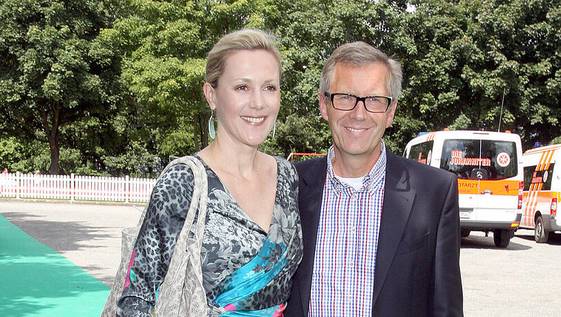 Verliebt, verlobt, verheiratet, getrennt - und nun angeblich wieder zusammen: Christian und Bettina Wulff Verliebt, verlobt, verheiratet, getrennt - und nun angeblich wieder zusammen: Christian und Bettina Wulff