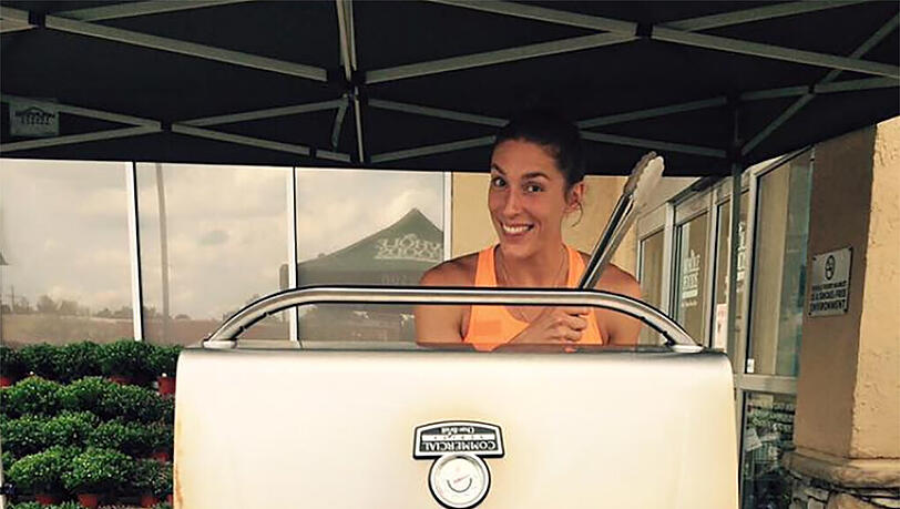 Tennisstar Andrea Petkovic übt schon fleißig um ihr Grill-Versprechen einzulösen. Tennisstar Andrea Petkovic übt schon fleißig um ihr Grill-Versprechen einzulösen.