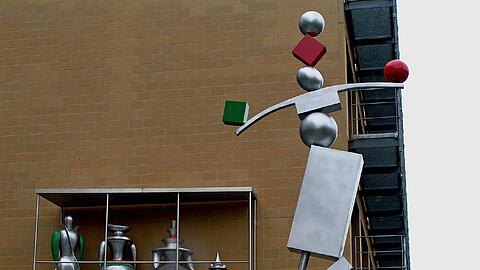Kunst am Bau an der Versicherungskammer Bayern: die "Kabakov-Skulptur"