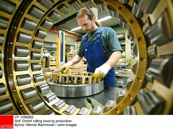 Die Industrie ist der Wirtschaftsmotor Bayerns.