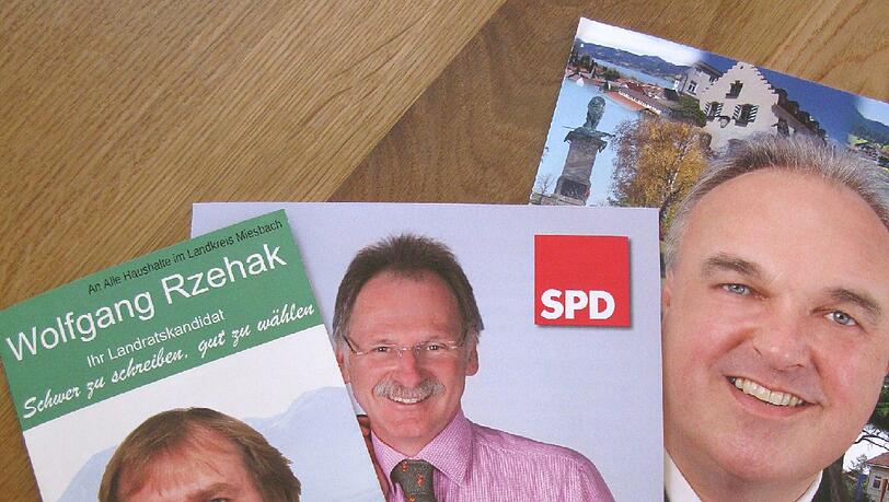 Werbeflyer von Landratskandidaten in Miesbach. Nach dem Verzicht des Miesbacher Affären-Landrats Jakob Kreidl gehen Bewerber von SPD, Grünen, Freien Wählern und FDP ins Rennen um die Nachfolge des CSU-Mannes. Werbeflyer von Landratskandidaten in Miesbach. Nach dem Verzicht des Miesbacher Affären-Landrats Jakob Kreidl gehen Bewerber von SPD, Grünen, Freien Wählern und FDP ins Rennen um die Nachfolge des CSU-Mannes.