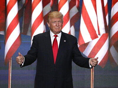 Überhaupt wettert Trump gerne gegen Journalisten. Bei einer Veranstaltung bezeichnete er sie als "die unehrlichsten Leute, die er je getroffen habe".
