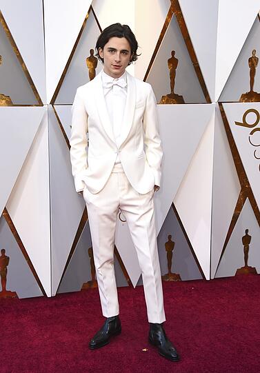 Top: Ganz in Weiß trat Timothée Chalamet (nominiert als "Bester Hauptdarsteller" für "Call Me By Your Name") auf und stach somit positiv aus dem Standard-Schwarz der Männer heraus.