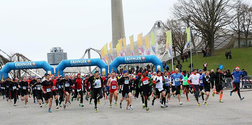 Etwa 1500 Teilnehmer rannten mit beim Nikolauslauf im Olympiapark.