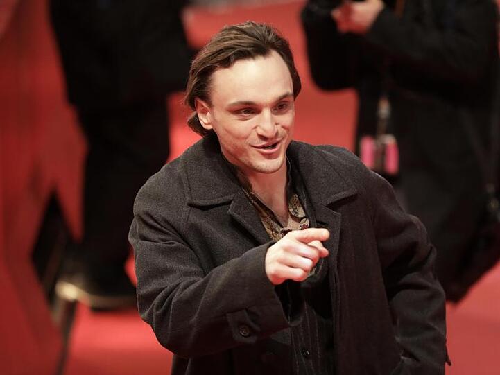 Franz Rogowski spielt eine der Hauptrollen in "Ich war zuhause, aber".